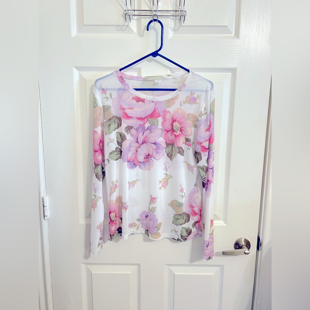 Really fun sheer floral top! Size XL